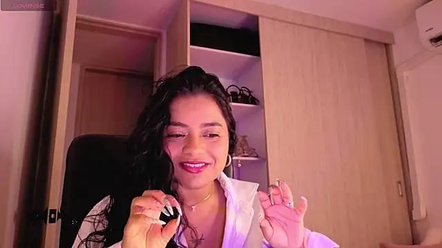 Snapshot of tatiana_10 chatting on July 18, 5:05 am tatiana 10 online show from July 18, 5:05 am