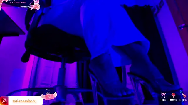 Snapshot of tatiana_10 chatting on March 3, 1:28 am tatiana 10 online show from March 3, 1:28 am