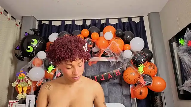Snapshot of Effie_cooper chatting on October 18, 7:49 pm Effie cooper online show from October 18, 7:49 pm