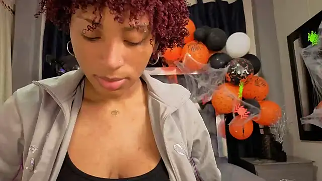 Effie cooper online show from October 28, 7:24 pm