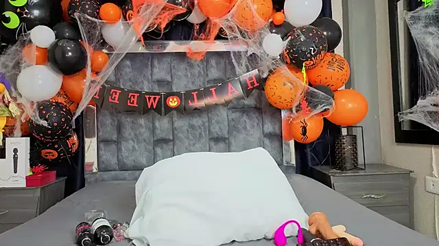 Effie cooper online show from October 21, 8:08 pm