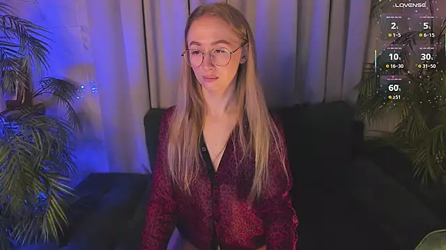 VictoriaLights online show from December 17, 5:56 am