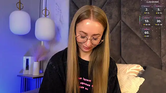 VictoriaLights online show from March 5, 6:21 am