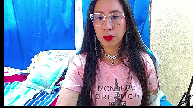 Snapshot of Gia_leinn chatting on June 22, 4:37 pm Gia leinn online show from June 22, 4:37 pm