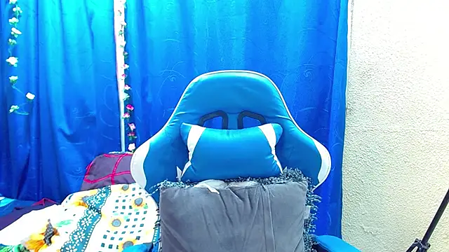 Gia leinn online show from April 13, 9:30 pm