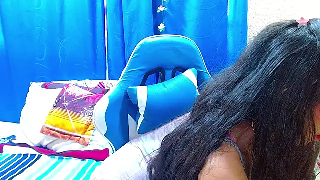 Snapshot of Gia_leinn chatting on July 5, 2:24 pm Gia leinn online show from July 5, 2:24 pm