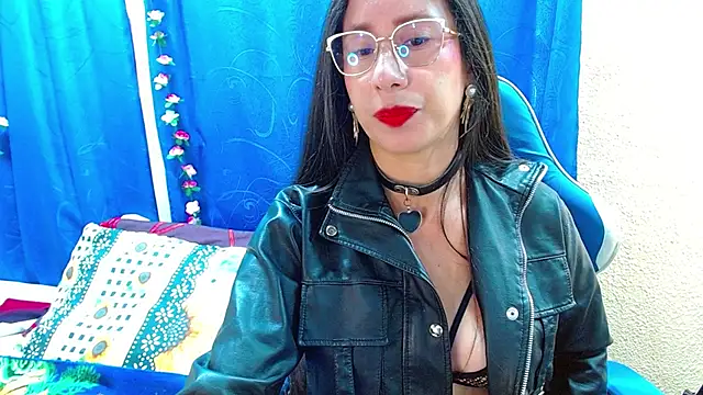 Gia leinn online show from April 12, 3:04 pm