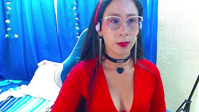 Gia leinn online show from April 29, 9:10 pm