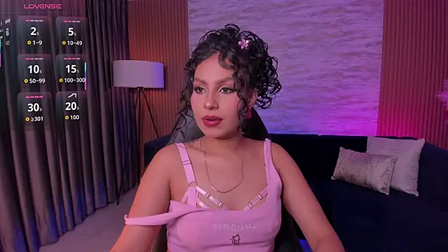 hannah thomson  online show from October 24, 3:16 am