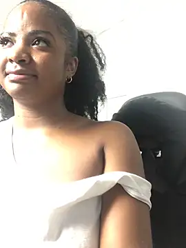 Snapshot of ValerieBlakee chatting on December 5, 12:21 am ValerieBlakee online show from December 5, 12:21 am