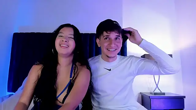 Snapshot of BonnieeAndClyde chatting on October 9, 8:09 pm BonnieeAndClyde online show from October 9, 8:09 pm