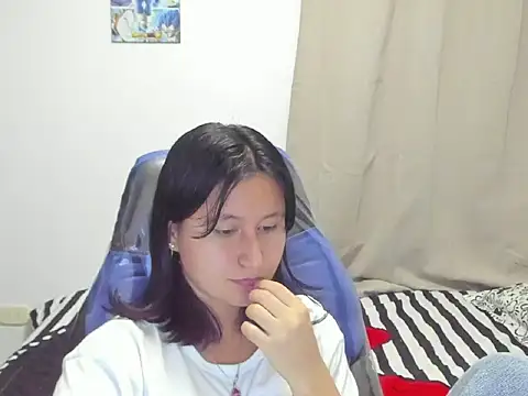 Snapshot of xoxo_kiitty chatting on October 2, 3:43 am xoxo kiitty online show from October 2, 3:43 am