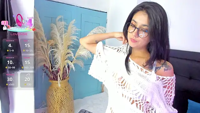 Madyson18 online show from March 18, 2:51 am