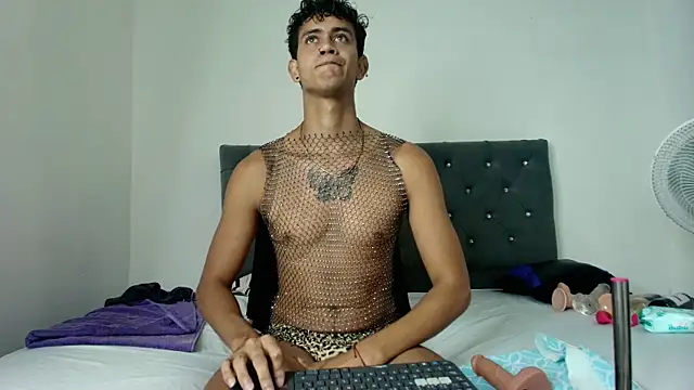 Snapshot of Maximiliano__Fire chatting on February 7, 7:11 pm Maximiliano Fire online show from February 7, 7:11 pm