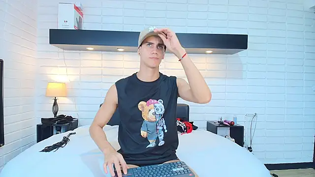 Snapshot of Maximiliano__Fire chatting on March 11, 7:14 pm Maximiliano Fire online show from March 11, 7:14 pm