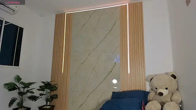 flor herrera01 online show from April 2, 6:31 am