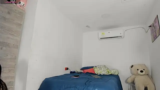 Snapshot of flor_herrera01 chatting on February 14, 4:56 am flor herrera01 online show from February 14, 4:56 am