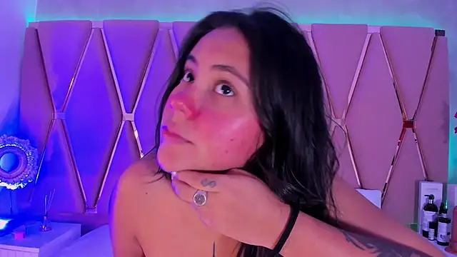 Emily Black1 online show from April 19, 1:06 am