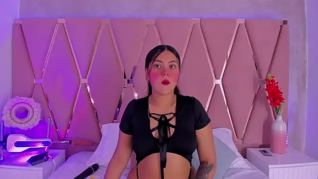 Emily Black1 online show from June 7, 12:05 am