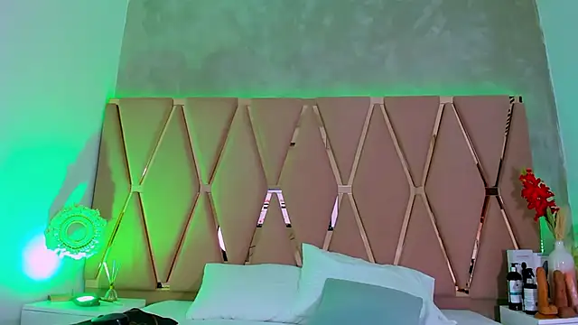 Emily Black1 online show from April 17, 12:35 am