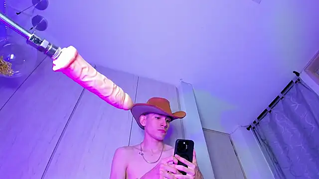 ValentinoMoreti online show from February 28, 6:13 am