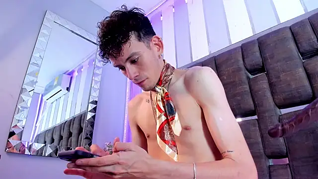 ValentinoMoreti online show from December 5, 5:50 am