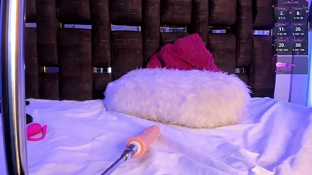 ValentinoMoreti online show from March 17, 8:18 am