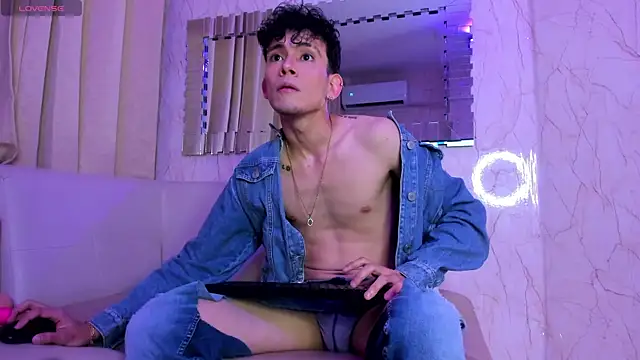 ValentinoMoreti online show from March 13, 5:00 am