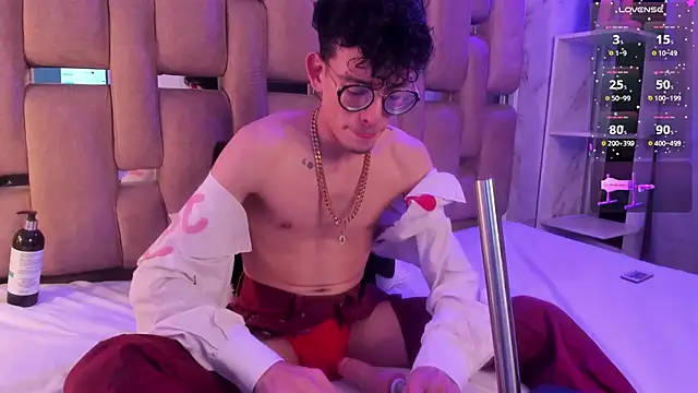 ValentinoMoreti online show from March 14, 5:05 am