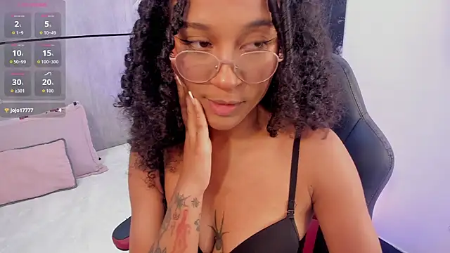 Layla Clarke online show from January 14, 3:21 am