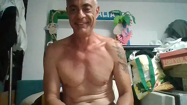 Snapshot of Shun4627 chatting on June 21, 1:11 am Shun4627 online show from June 21, 1:11 am