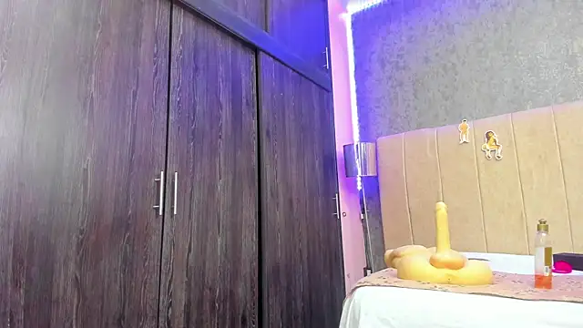 ava-am online show from November 12, 3:43 am