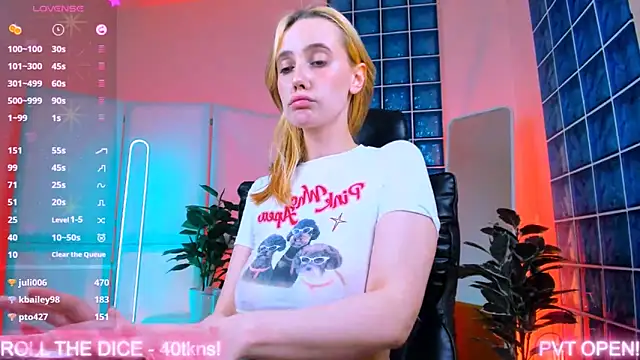 luna joy  online show from February 26, 5:10 pm