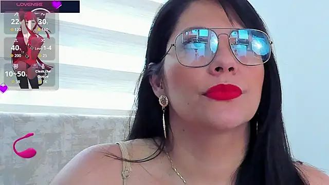 Snapshot of isabellarous- chatting on June 10, 11:33 am isabellarous- online show from June 10, 11:33 am
