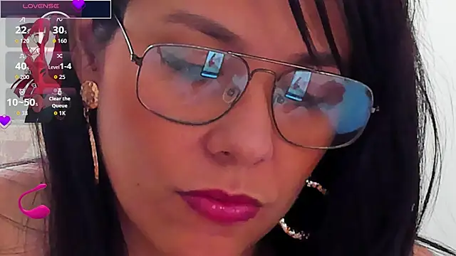 Snapshot of isabellarous- chatting on June 13, 7:45 pm isabellarous- online show from June 13, 7:45 pm