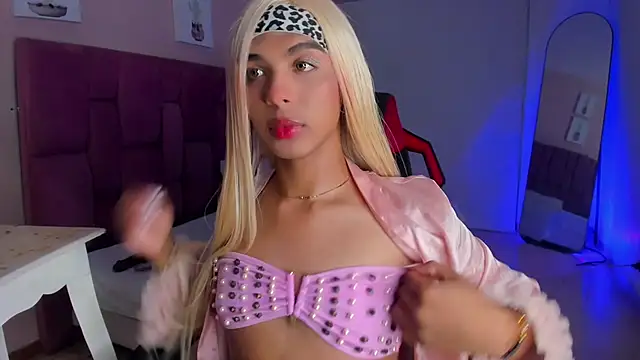 Snapshot of CHANELL_11INCHES chatting on October 8, 10:10 pm CHANELL 11INCHES online show from October 8, 10:10 pm