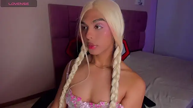 Snapshot of CHANELL_11INCHES chatting on October 9, 10:21 pm CHANELL 11INCHES online show from October 9, 10:21 pm