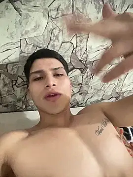 Snapshot of MaxxxSteil chatting on March 10, 6:05 am MaxxxSteil online show from March 10, 6:05 am