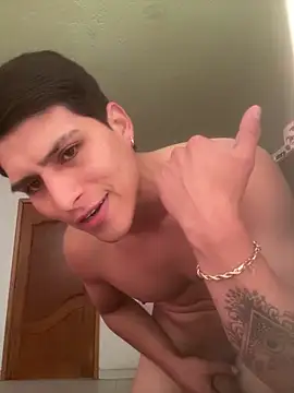 Snapshot of MaxxxSteil chatting on October 31, 3:08 pm MaxxxSteil online show from October 31, 3:08 pm