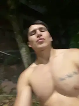 Snapshot of MaxxxSteil chatting on February 22, 4:18 am MaxxxSteil online show from February 22, 4:18 am