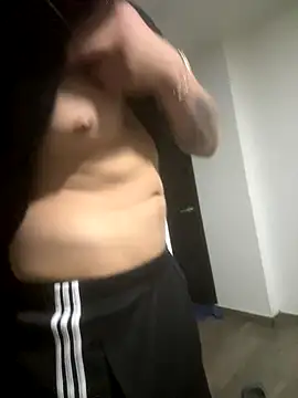 Snapshot of MaxxxSteil chatting on November 4, 3:43 am MaxxxSteil online show from November 4, 3:43 am