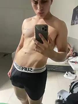 Snapshot of MaxxxSteil chatting on March 18, 9:34 am MaxxxSteil online show from March 18, 9:34 am