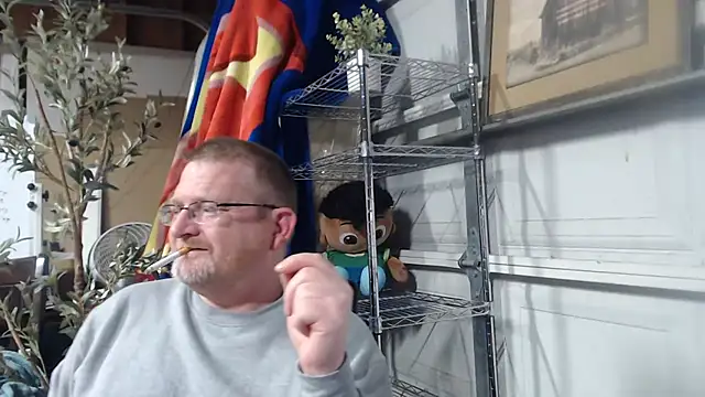 Randomoldguy615 online show from March 2, 12:42 am