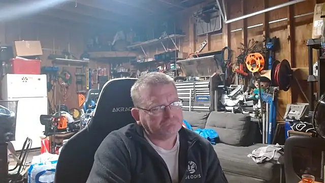 Randomoldguy615 online show from February 28, 6:46 am