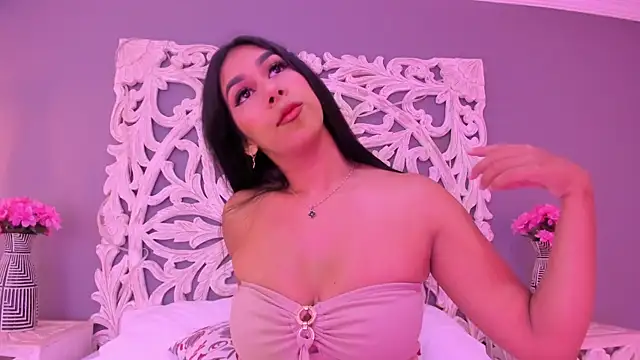 AnnieGibbyns online show from July 1, 8:20 pm