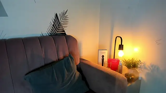 laura hotties online show from March 26, 1:31 pm