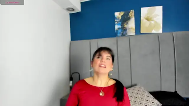 laura hotties online show from December 18, 1:26 pm