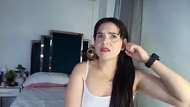 Snapshot of laura_hotties chatting on June 5, 5:29 pm laura hotties online show from June 5, 5:29 pm