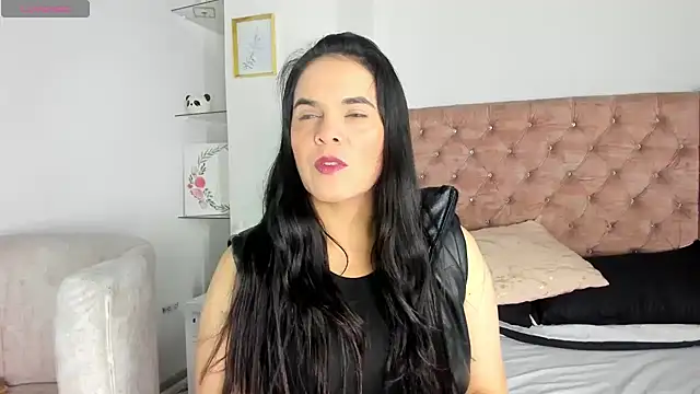 Snapshot of laura_hotties chatting on July 11, 1:00 pm laura hotties online show from July 11, 1:00 pm