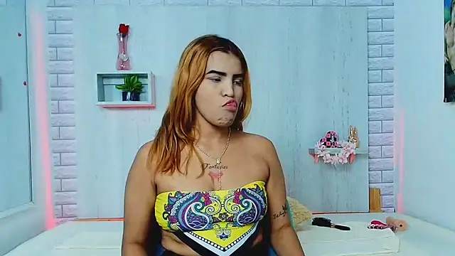 Snapshot of ZaraRousse chatting on September 18, 3:20 am ZaraRousse online show from September 18, 3:20 am